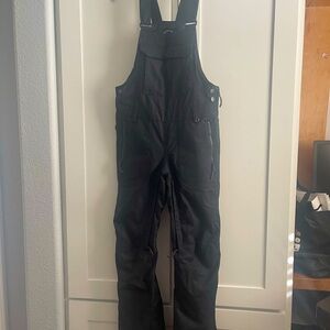 686 Women’s InfiDry Bib, size XS, snowboarding/skiing.  Excellent condition.